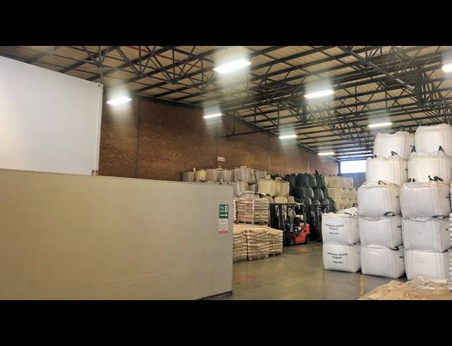 973M² WAREHOUSE TO LET IN POMONA